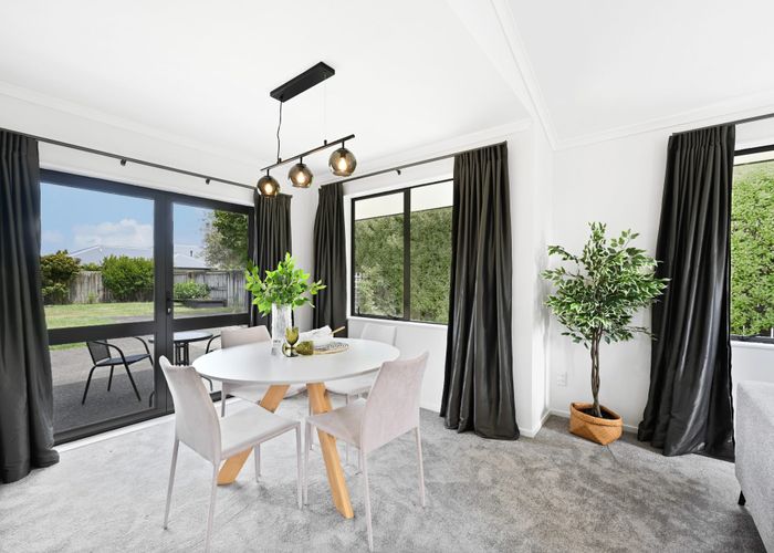  at 8 Gracefield Place, Huntington, Hamilton