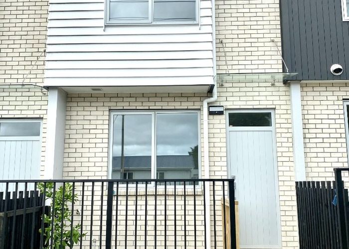  at D4/8 Wharetana Cres, New Lynn, Waitakere City, Auckland