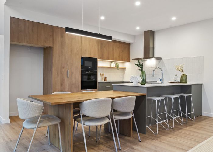  at 394 East Coast Road, Sunnynook, North Shore City, Auckland