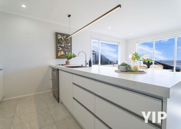  at 10 Cromwell Point, Newlands, Wellington