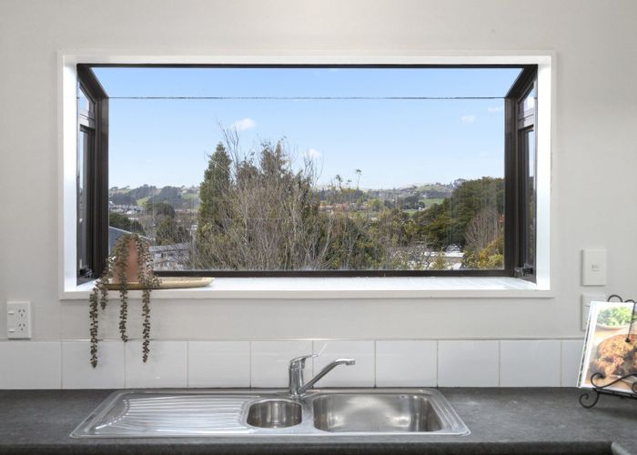  at 2 Mahoe Glade, Pukekohe