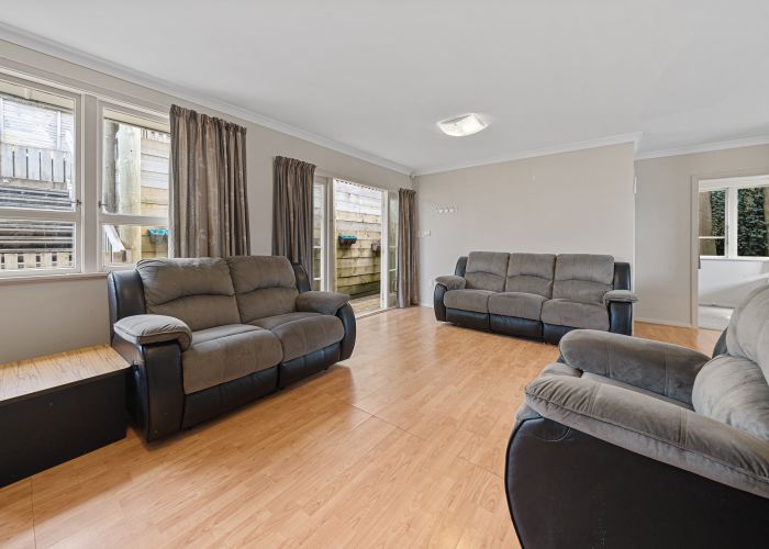  at 43 Stewart Drive, Newlands, Wellington