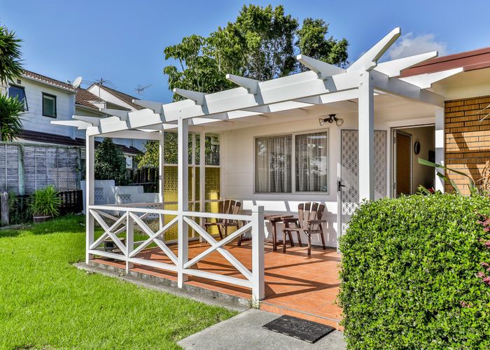  at 2/5 Vivian Wilson Drive, Eastern Beach, Auckland