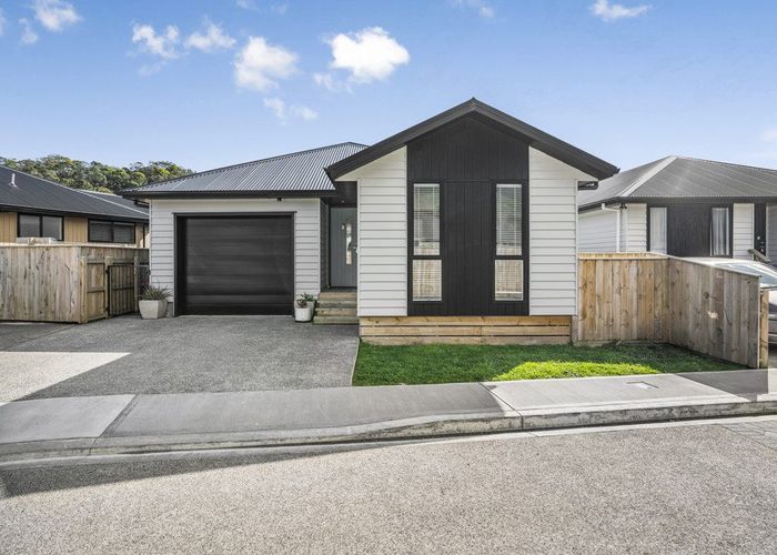  at 2/5 Westminster Road, Wainuiomata, Lower Hutt, Wellington