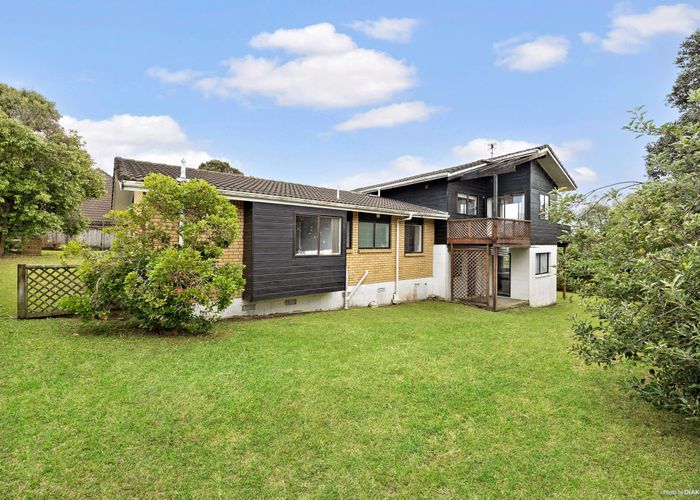  at 5 Wilmington Place, Forrest Hill, Auckland