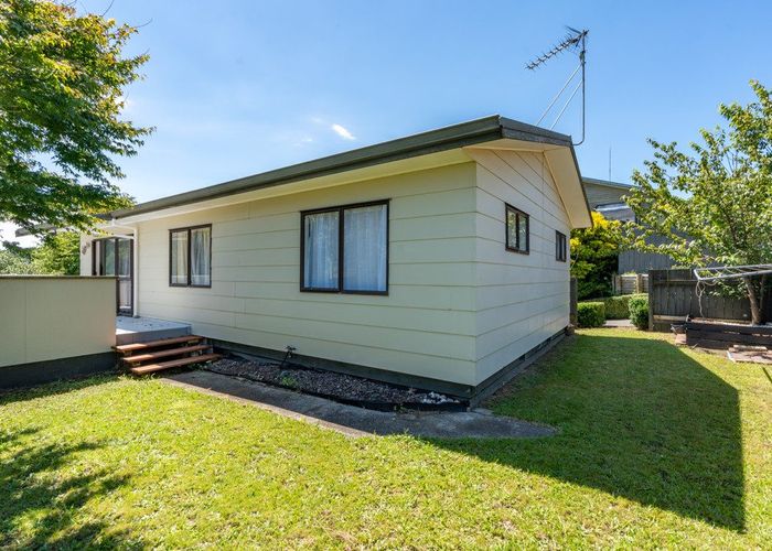  at 32 Lansdowne Crescent, Glenview, Hamilton, Waikato