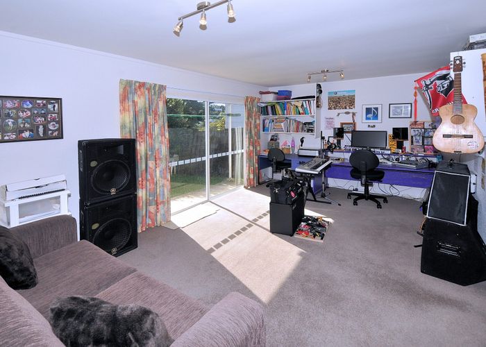  at 17 Fitzwilliam Drive, Torbay, Auckland