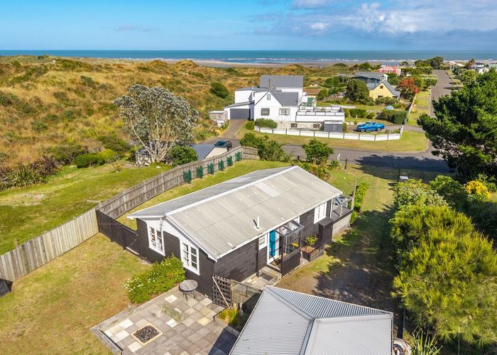  at 60 Sarah Street, Waikawa Beach, Horowhenua, Manawatu / Whanganui