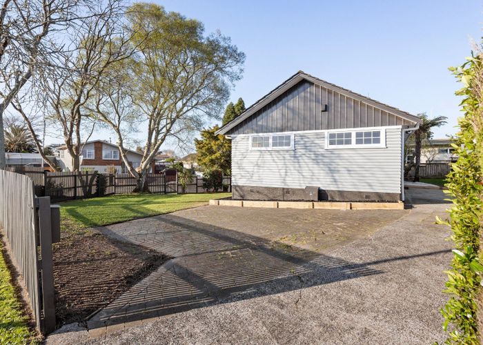  at 26 Deanwell Avenue, Deanwell, Hamilton