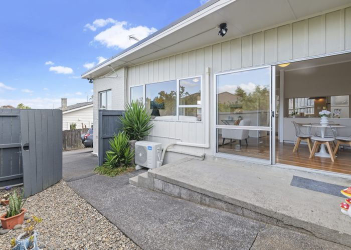  at 2/160 Mount Smart Road, Onehunga, Auckland City, Auckland