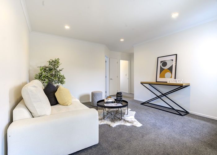  at 11 Landmark Court, Huntington, Hamilton