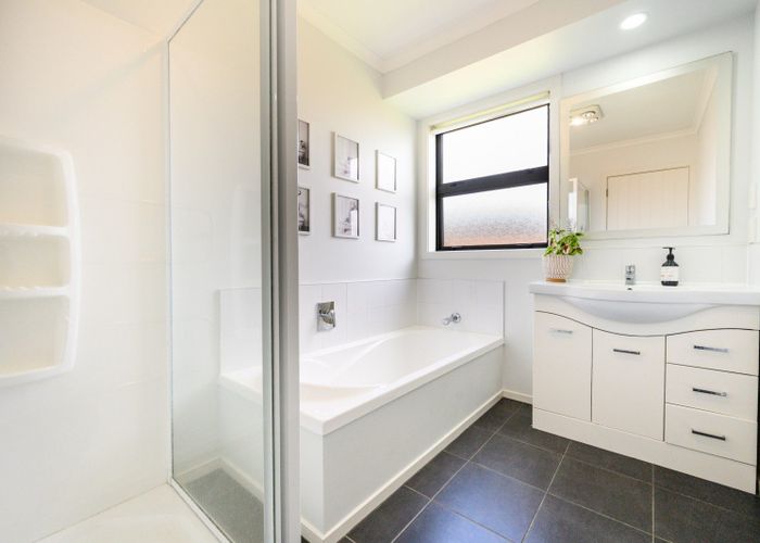 at 7 Medallion Court, Kelvin Grove, Palmerston North