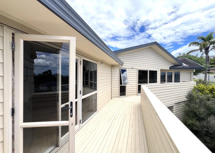  at 4 Nottingham Place, Northcross, North Shore City, Auckland