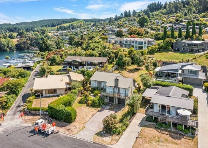  at 2/12 Isobel Street, Acacia Bay, Taupō