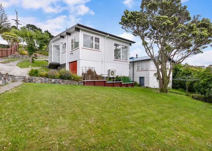  at 18 Alwyn Place, Newlands, Wellington, Wellington