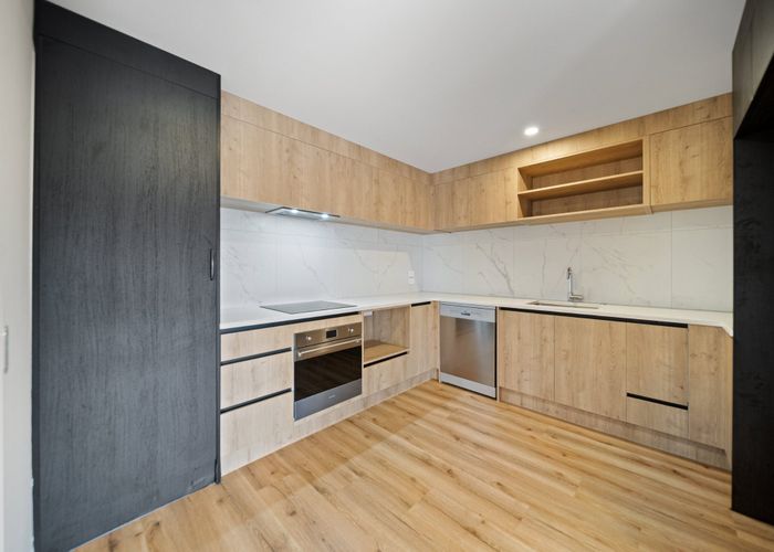  at 102/1 Dishys Road, Flat Bush, Manukau City, Auckland