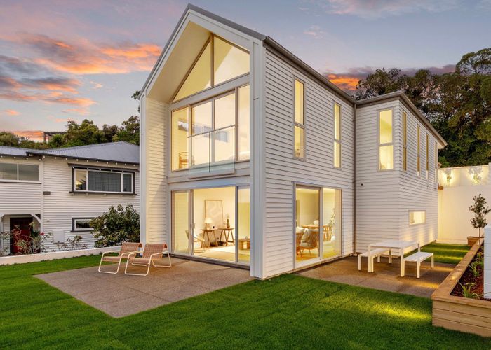  at 2/1 The Brae, Mount Pleasant, Christchurch City, Canterbury