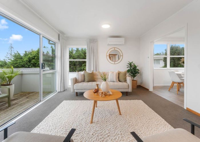  at 1/100 Bond Crescent, Forrest Hill, Auckland
