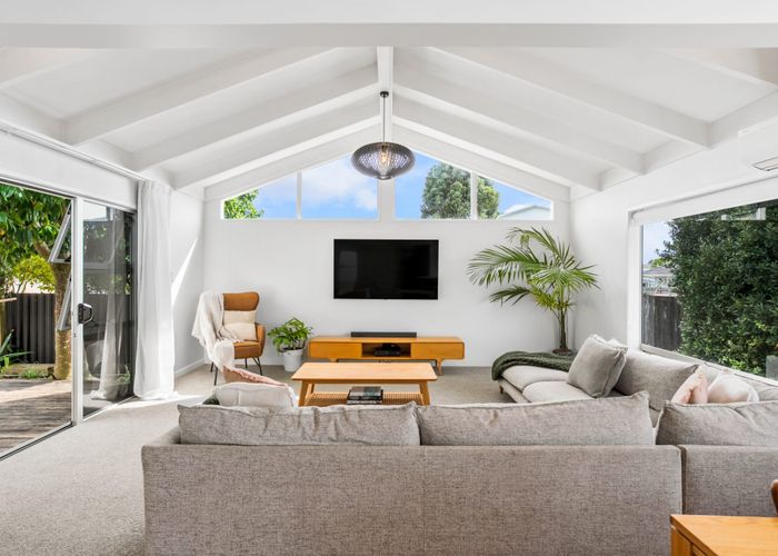  at 10 Montmere Avenue, Te Atatu Peninsula, Waitakere City, Auckland