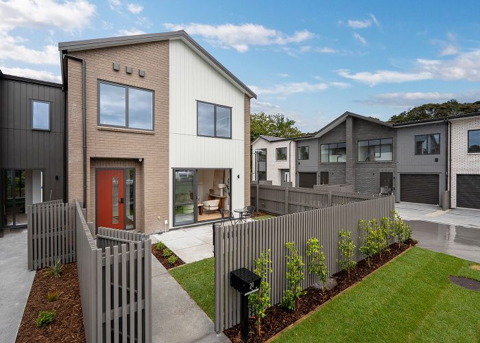  at 24 Wakaturia Way, Glenfield, North Shore City, Auckland