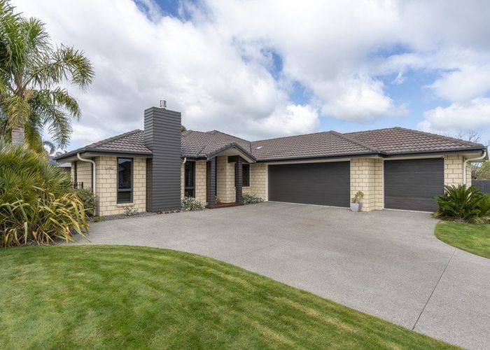  at 6 Kentwood Place, Flagstaff, Hamilton