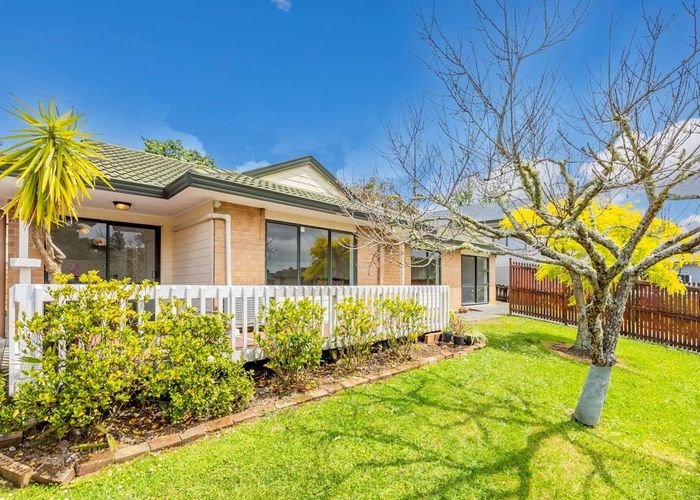  at 19 Lanier Place, Glendene, Auckland
