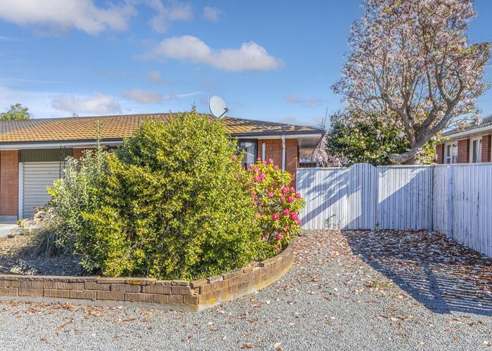  at 2/205 Matsons Avenue, Papanui, Christchurch City, Canterbury