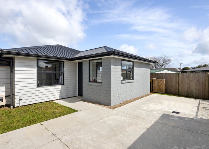  at 2/15 Mears Road, St Andrews, Hamilton