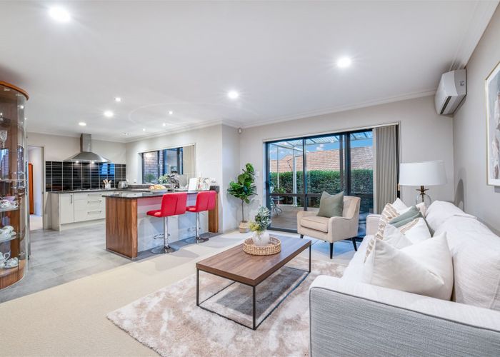  at 6 Leafield Crescent, Henderson, Auckland