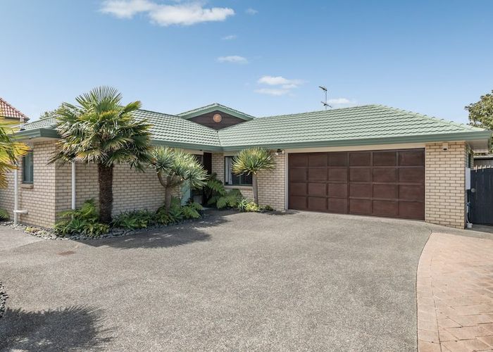  at 8 Nier Place, East Tamaki Heights, Auckland