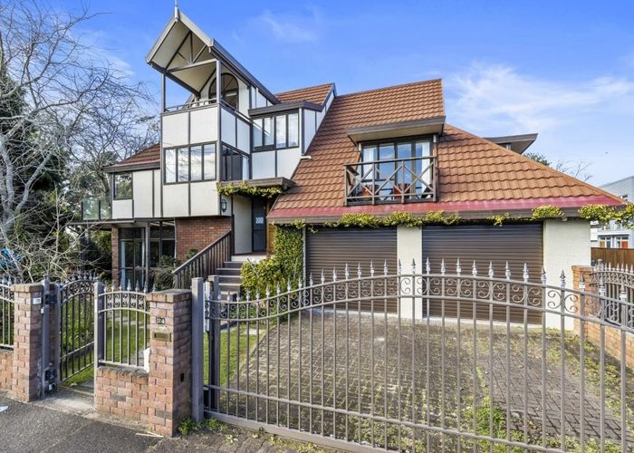  at 24 Dawson Street, Hamilton East, Hamilton