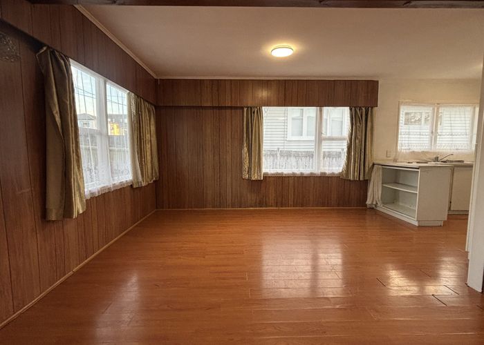  at 30 Kingdale Rd, Henderson, Waitakere City, Auckland