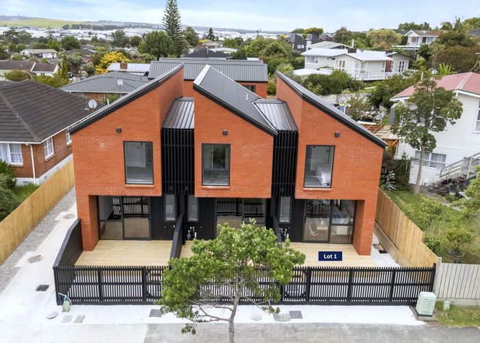 at 1/121 Reeves Road, Pakuranga Heights, Manukau City, Auckland