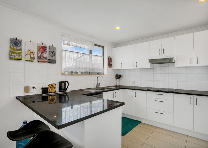  at 21 Morewa Place, Takanini