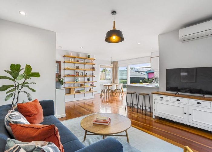  at 5 Mount Roskill Road, Mount Roskill, Auckland