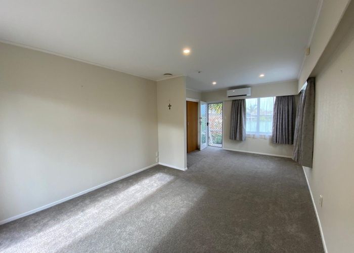  at 2/15 O'halloran Road, Howick, Manukau City, Auckland