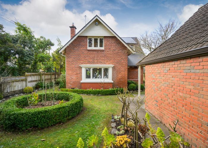  at 21 Batt Street, West End, Palmerston North, Manawatu / Whanganui
