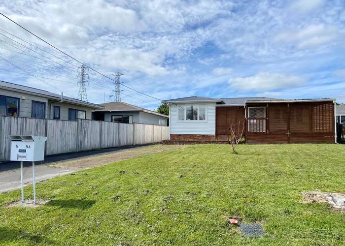  at 5 Marlene Avenue, Te Atatu South, Auckland