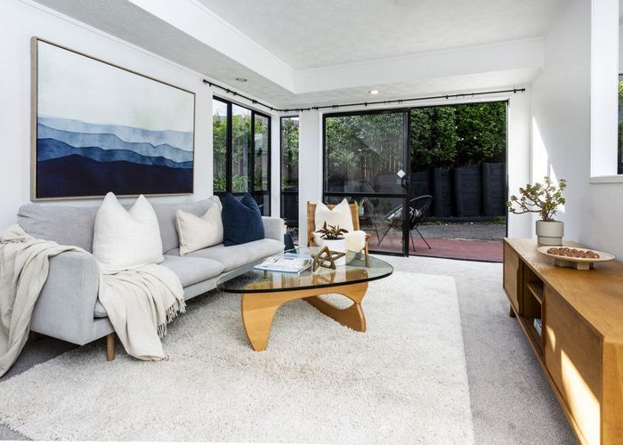  at 2/17 Greenvalley Rise, Glenfield, North Shore City, Auckland