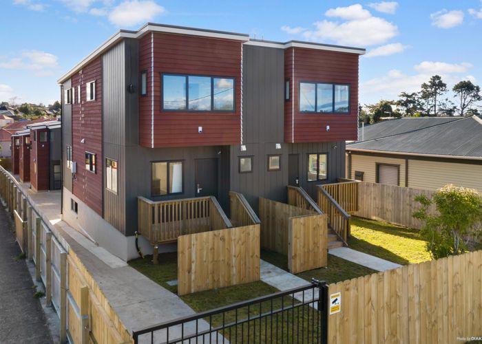  at 49B  Titirangi Road, New Lynn, Waitakere City, Auckland
