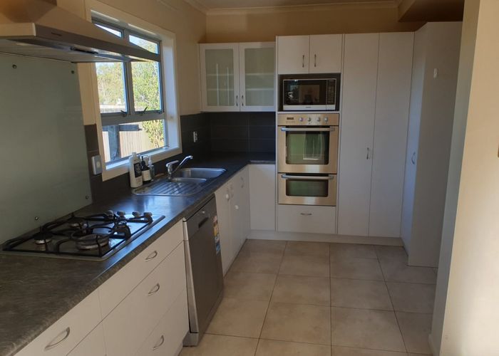  at 2/20 Hutchinsons Road, Highland Park, Auckland