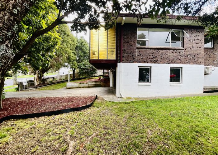  at 1/1 Bramley Drive, Farm Cove, Manukau City, Auckland