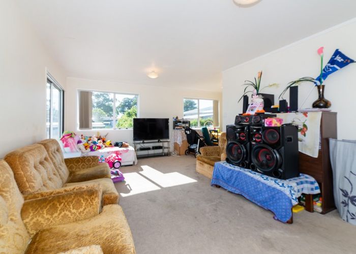  at 1/15 Frobisher Way, Clendon Park, Auckland