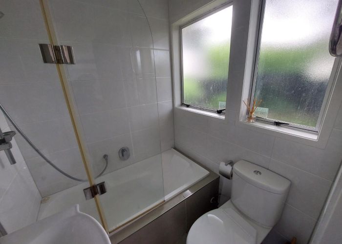  at 1/14 Barnfield Place, Glendene, Auckland