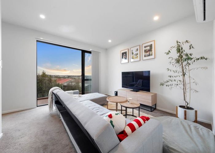  at 6C Tiroroa Avenue, Te Atatu South, Waitakere City, Auckland
