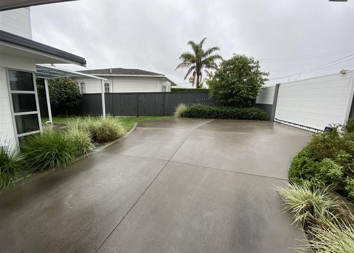  at 6 Muripara Ave, Point Chevalier, Auckland City, Auckland