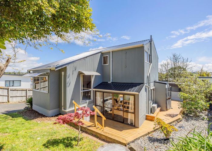  at 19 Newport Place, Forrest Hill, Auckland