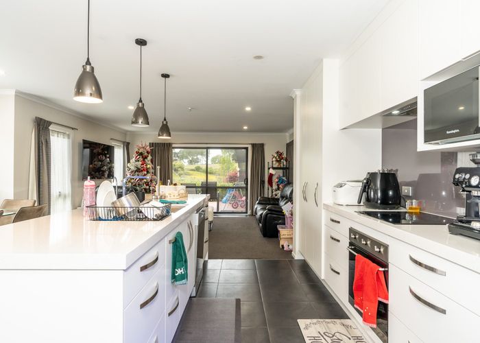  at 15 Rebekah Crescent, Flagstaff, Hamilton