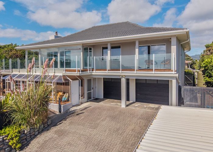  at 8 Ara Kuaka, Waikanae Beach, Kapiti Coast, Wellington