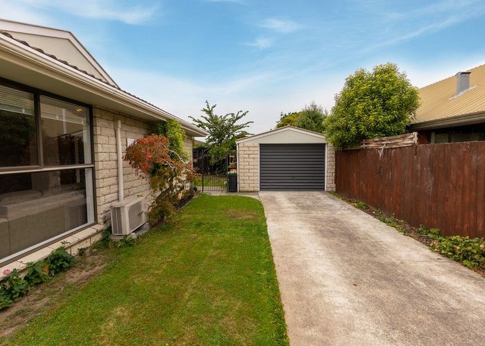  at 2/16 Veitches Road, Casebrook, Christchurch
